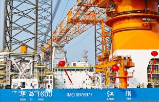 山东青岛：1600吨海上风电安装平台交付